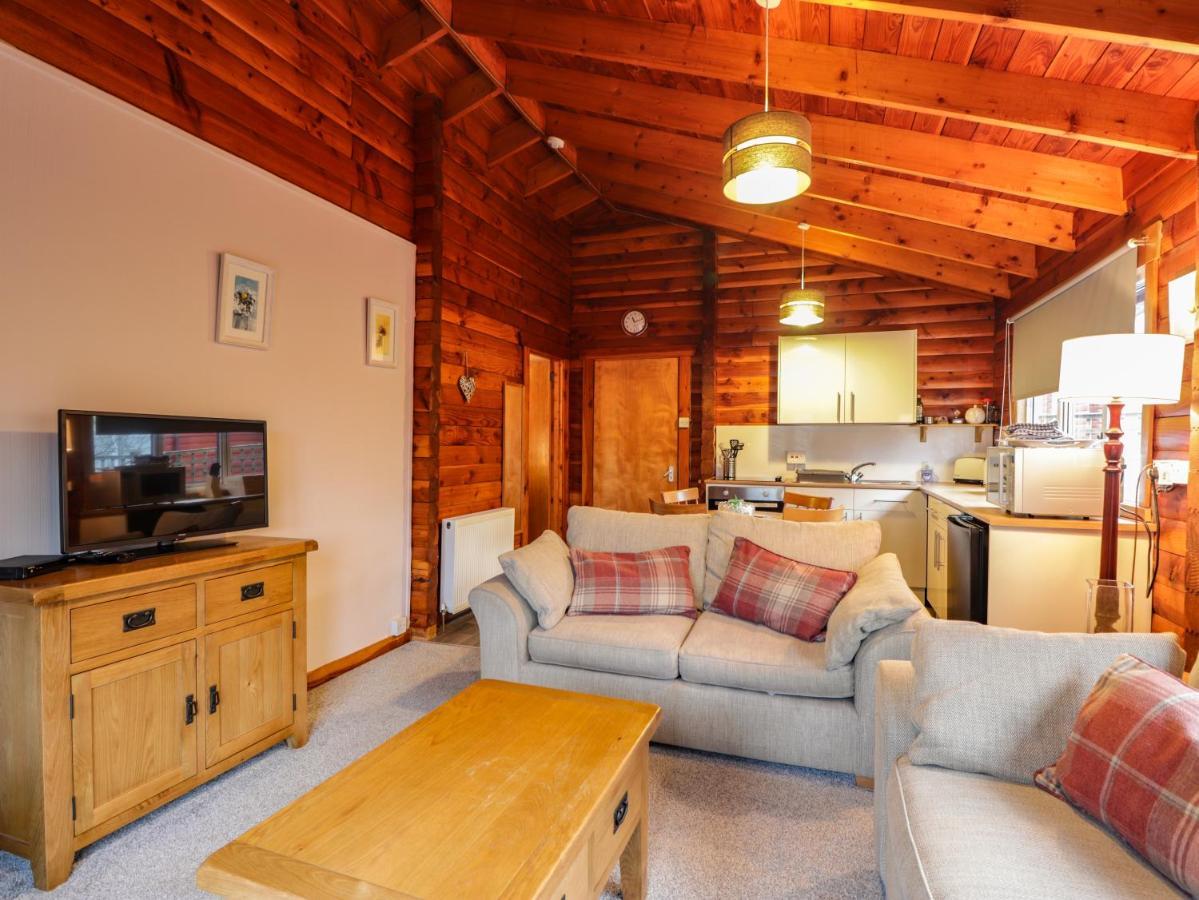 Spruce Lodge Strathpeffer Exterior photo